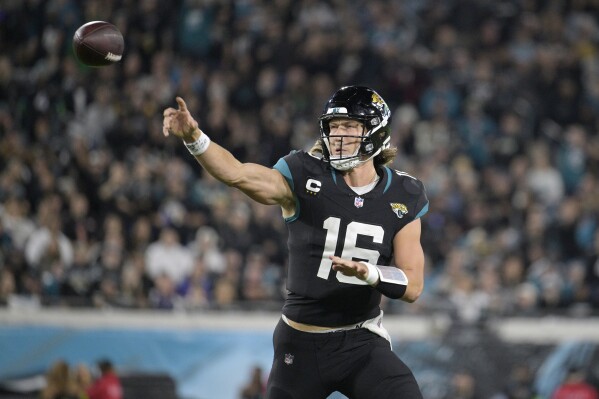 Jaguars QB Trevor Lawrence returns to practice taking another